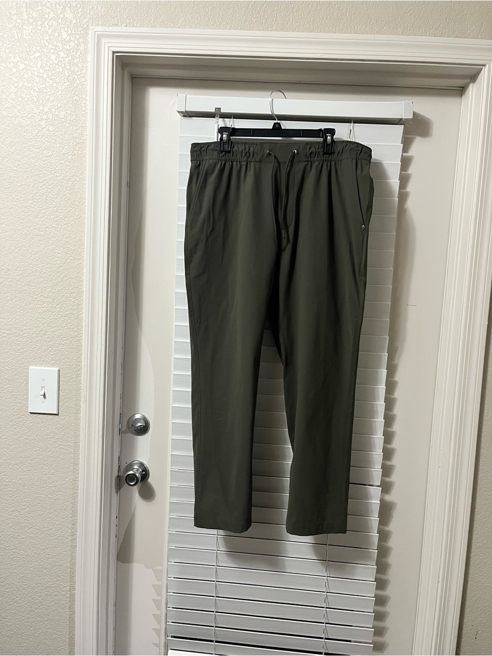 Vuori Olive Drawstring Chinos